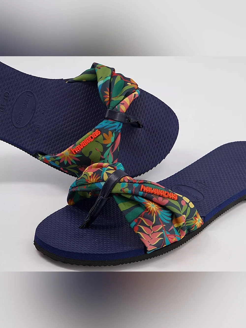 Havaianas Navy Flip Flops with Tropical Bow Strap - Size 7/8